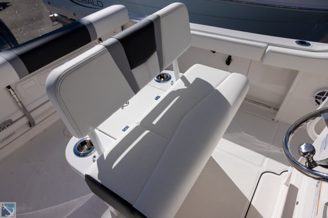 New 2025  powered Robalo Boat for sale